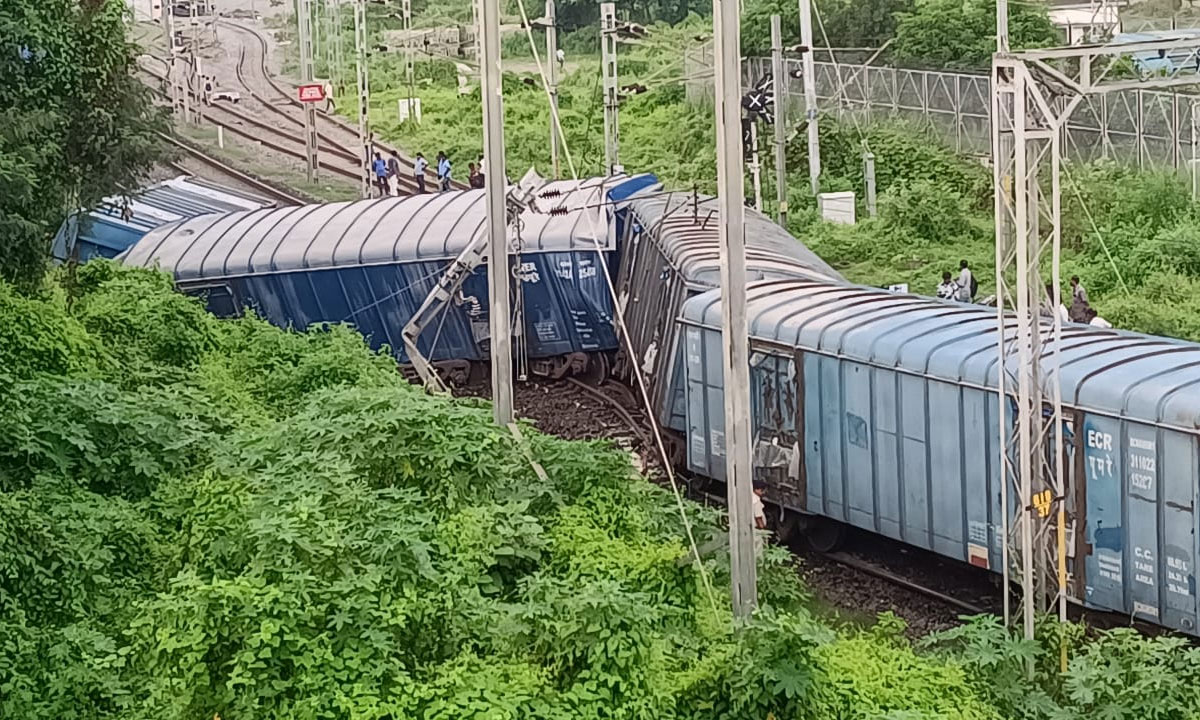 Train Services Disrupted as Goods Train Derails at Vizianagaram Station: ECoR
