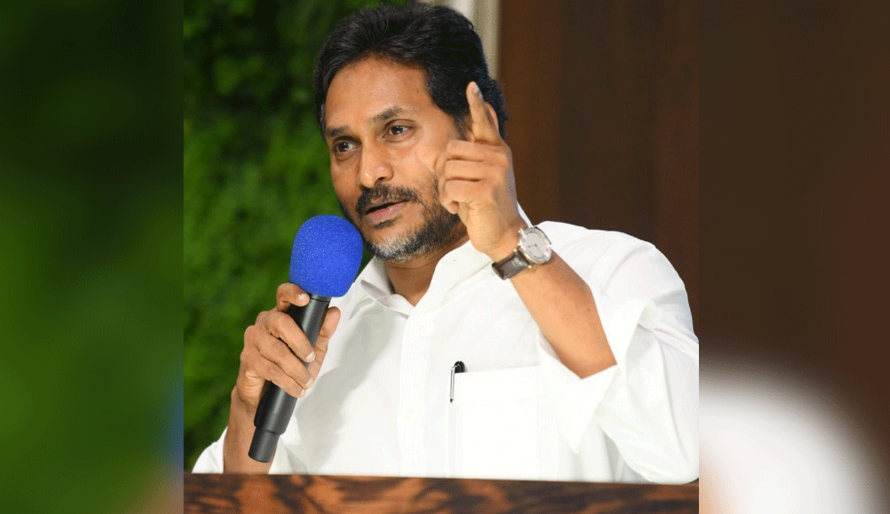 Chandrababu Naidu, Rahul Gandhi in touch through hotline, says Jagan Reddy