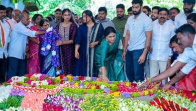 Jagan, Sharmila pay tributes to father YSR on his death anniversary