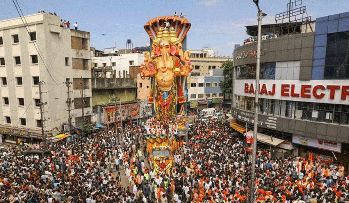 Ganesh immersions continue across Hyderabad; over 2.6 lakh idols immersed so far