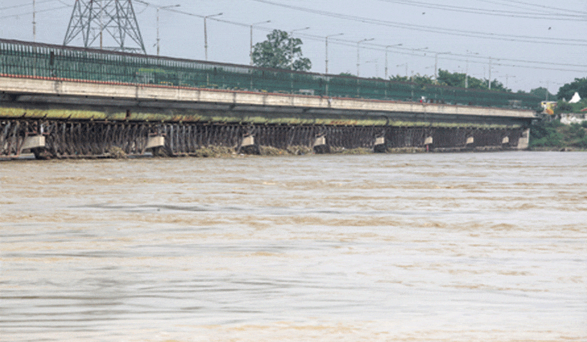 Yamuna water level at Old Railway Bridge falls to 205.47 metres