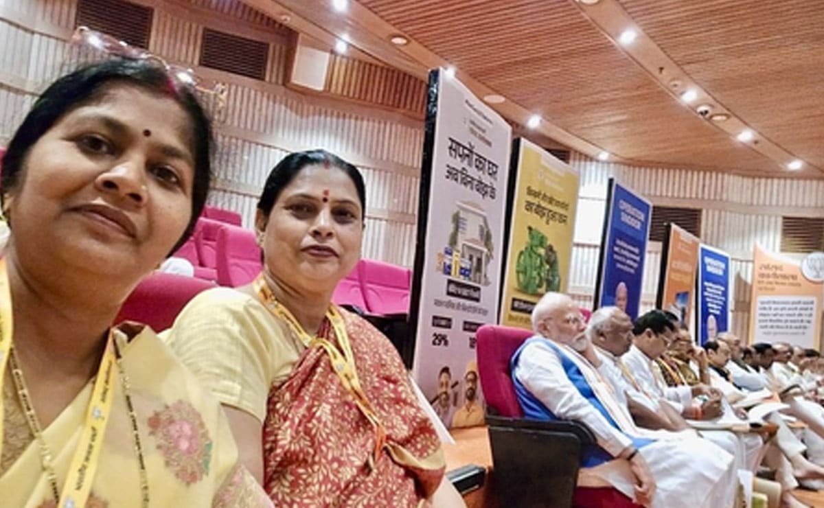 PM Modi sits in last row among BJP MPs during party workshop