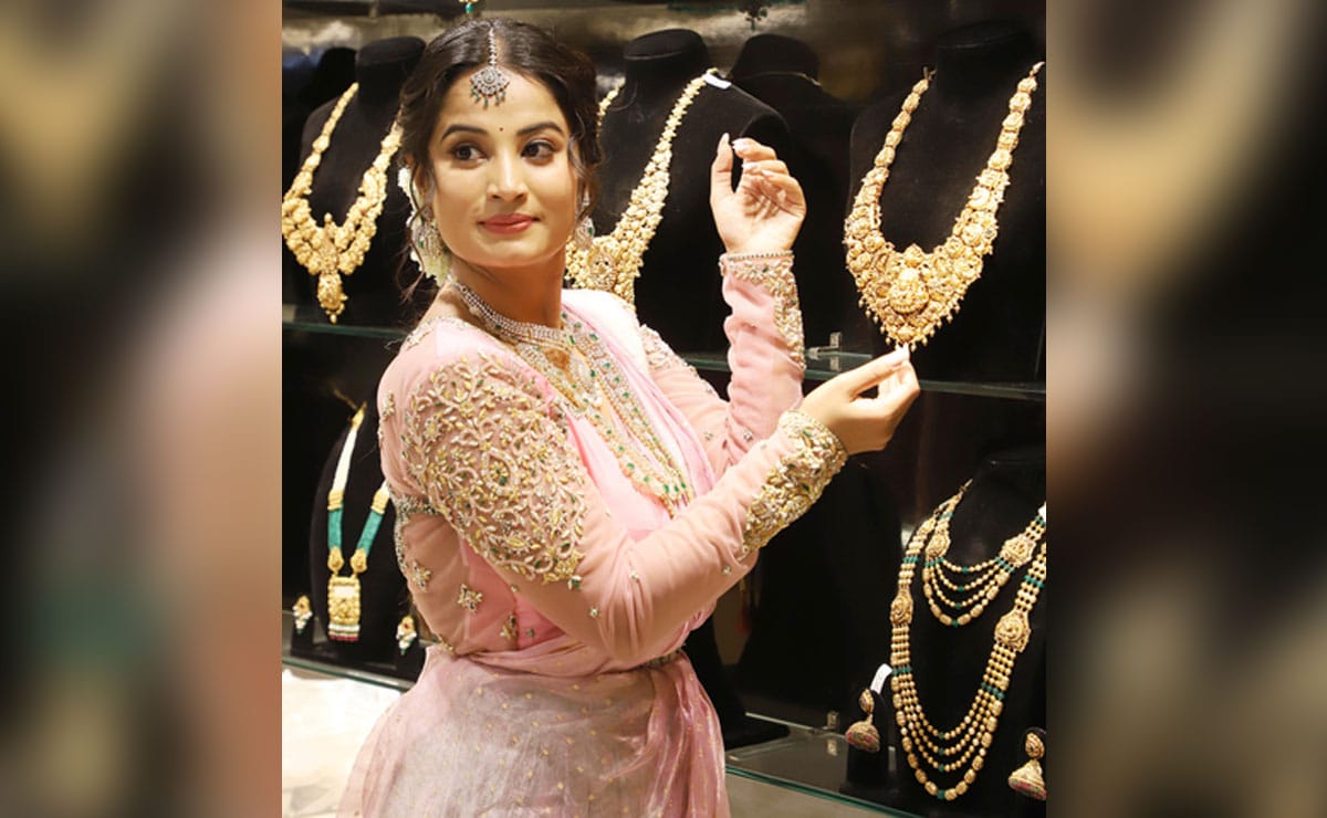Gold jumps by Rs 4,000 this week, silver crosses Rs 1.23 lakh per kg