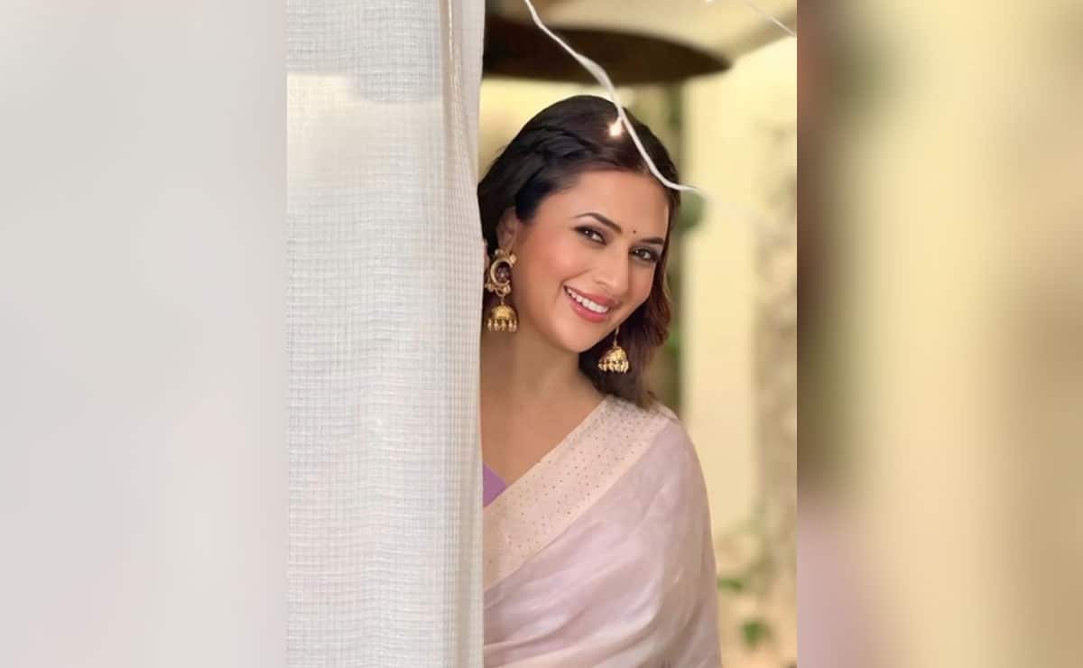 Divyanka Tripathi tells what to do when there are ‘too many pictures to decide from’