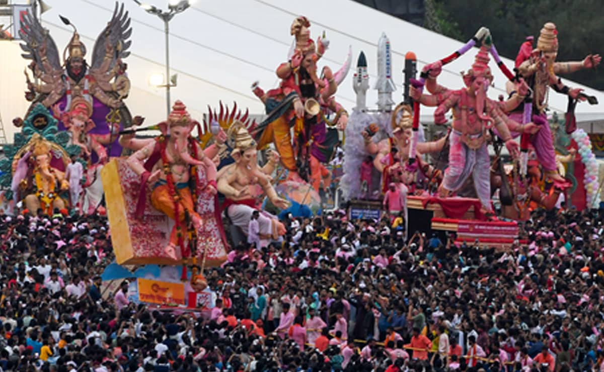 Over 100 mobile phones, several gold chains stolen during Lalbaugcha Raja immersion in Mumbai