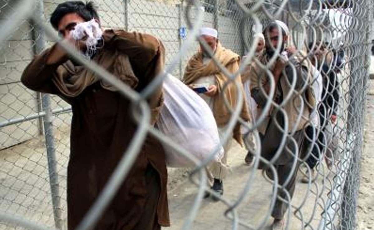 Pakistan shuts Afghan refugee camps established 40 years ago