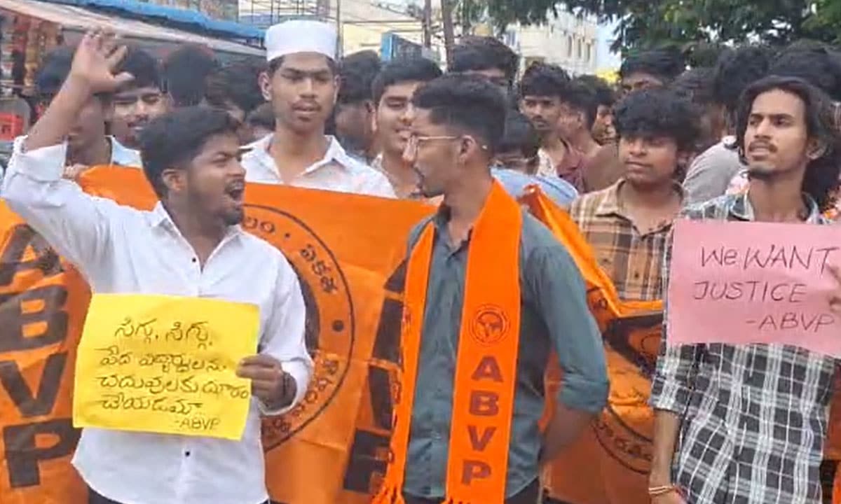 ABVP Stages Protest in Kukatpally Demanding Release of Fee Reimbursement Dues