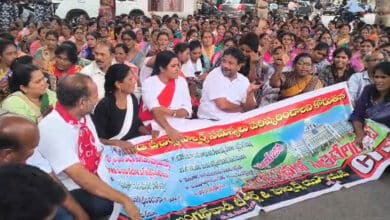 Anganwadi Teachers, Helpers Stage Protest at Indra Park, Police Detain Demonstrators