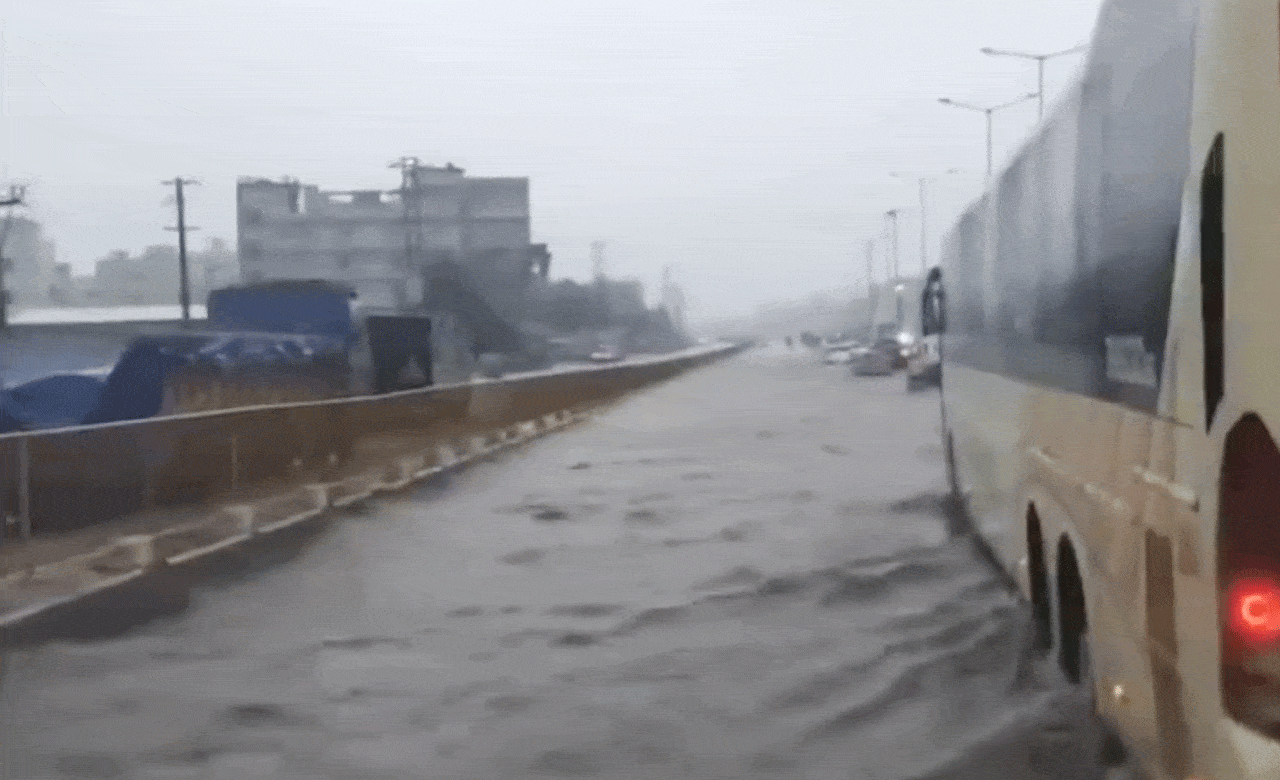 Hyderabad Lashed by Heavy Rain: Traffic Chaos in Hayathnagar as Vehicles Stuck for Kilometers