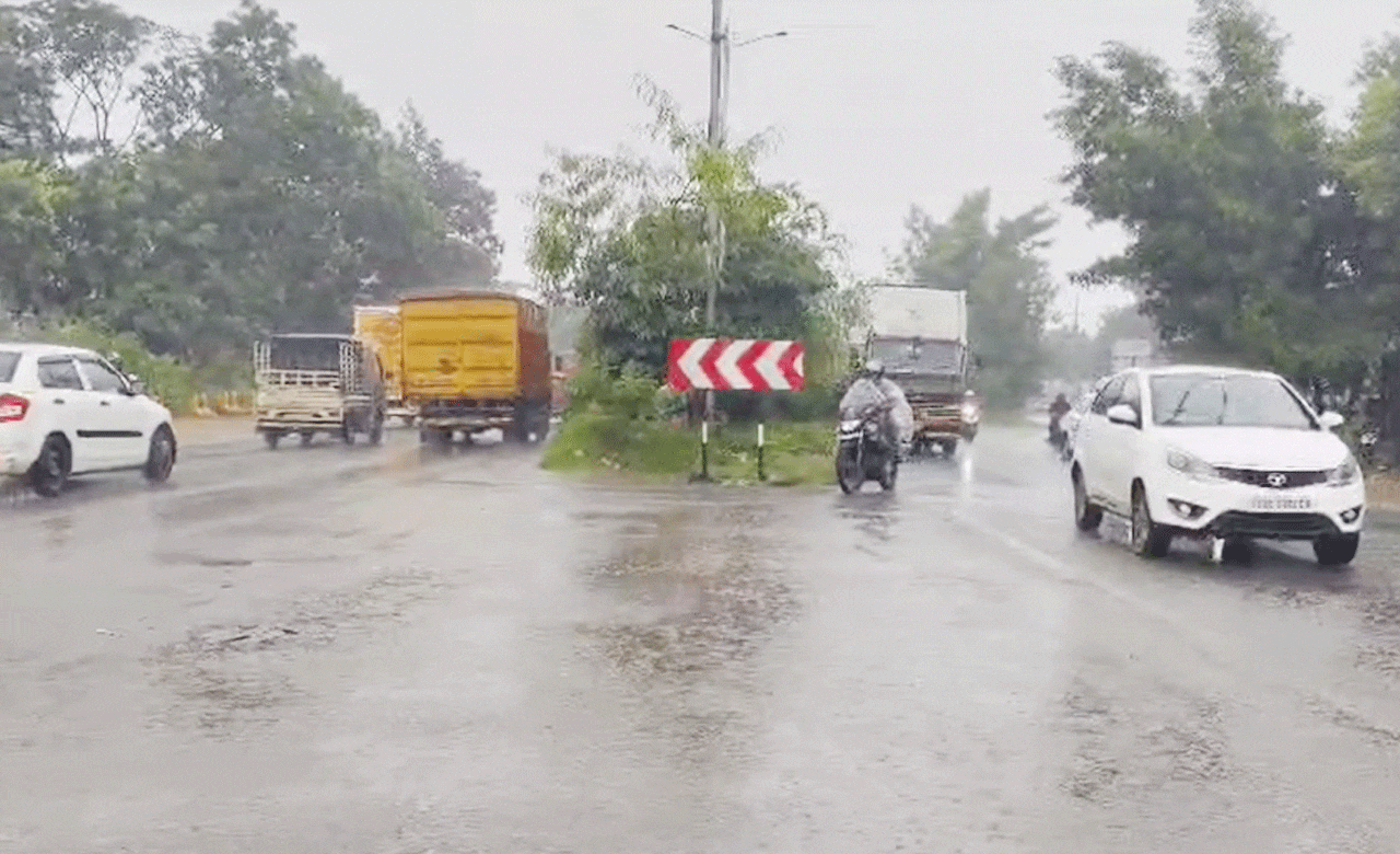Sudden Rain Hits Hyderabad, IMD Warns of More Thunderstorms in South City