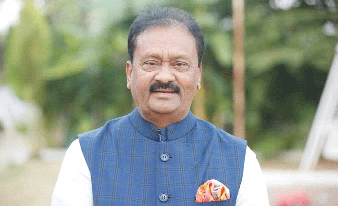 Telangana Advisor Mohammed Ali Shabbir Escapes Major Accident as His Car Crashes into Divider