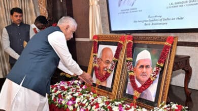 Andhra Pradesh Governor, CM pay tributes to Mahatma Gandhi, Lal Bahadur Shastri
