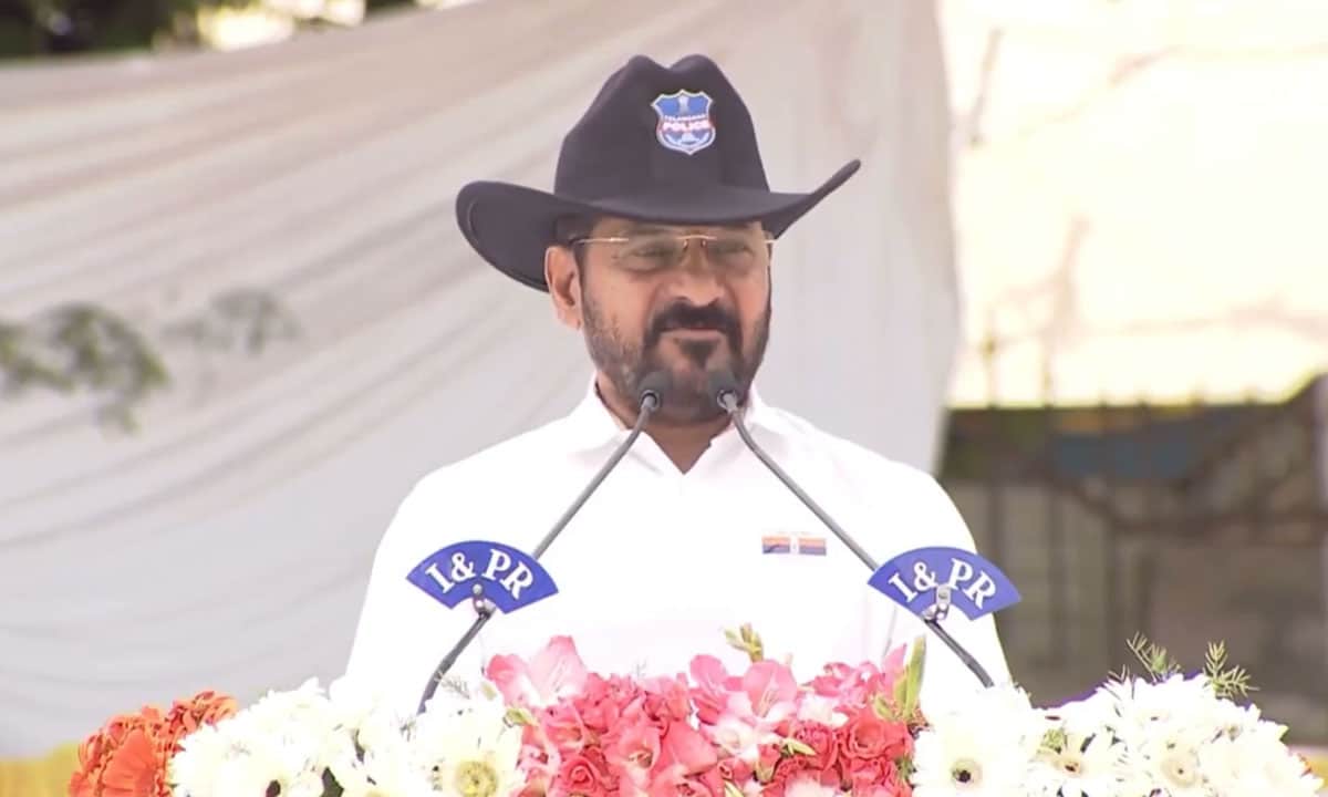 Telangana CM urges Maoists to surrender, join mainstream