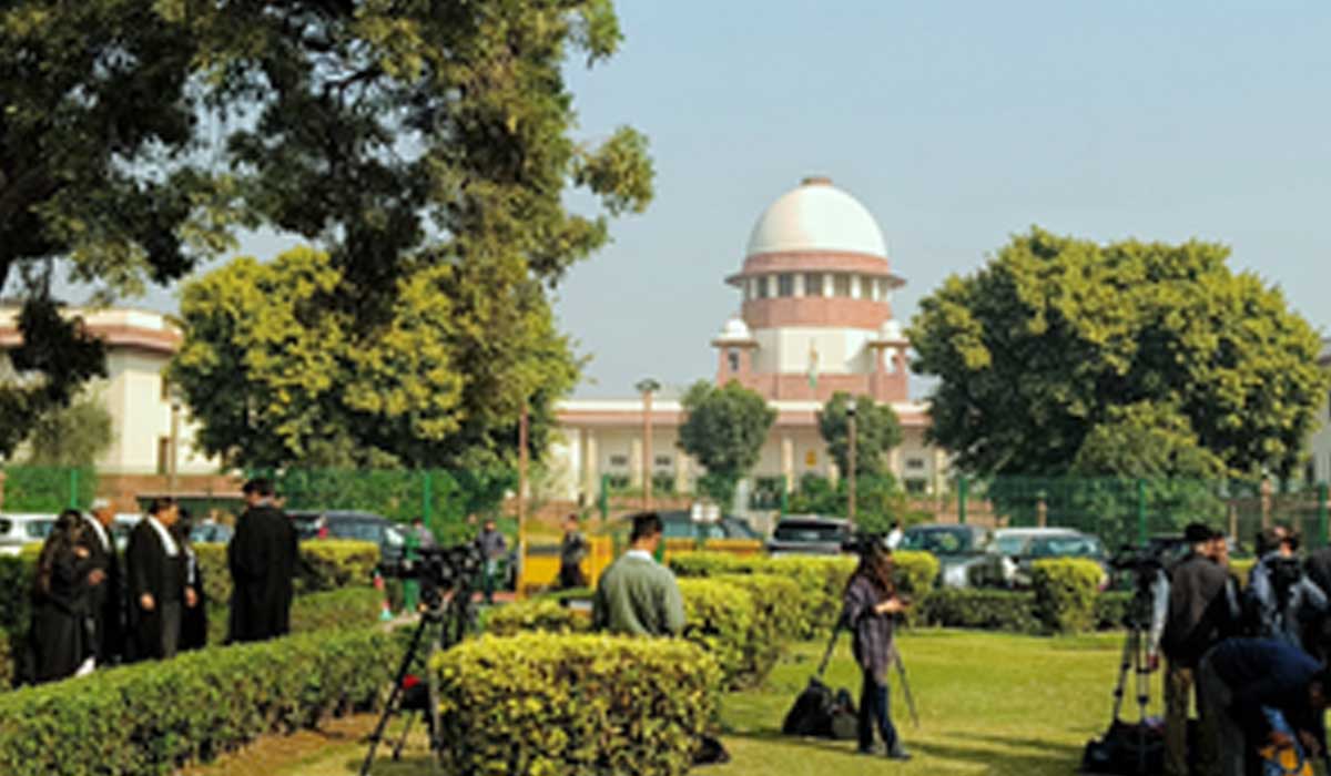 Shiv Sena symbol row: Supreme Court to hear Uddhav Thackeray's plea on November 12