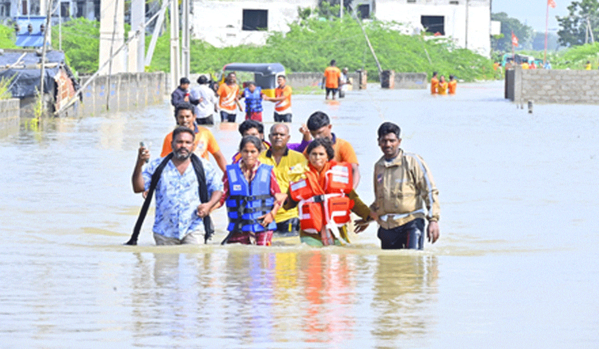 Cyclone Montha impact: Telangana's Warangal, Hanamkonda towns flooded