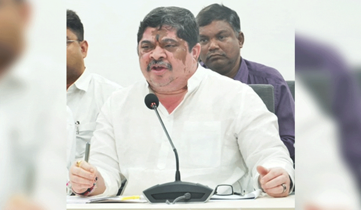 Telangana minister's 'buffalo' remark about colleague embarrasses Congress