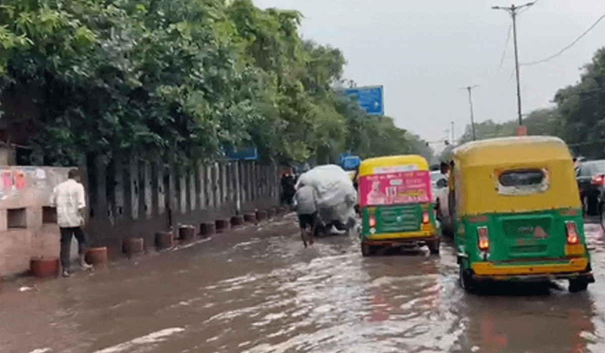 Heavy rain lashes Delhi: IMD issues yellow and orange alerts, flight operations hit