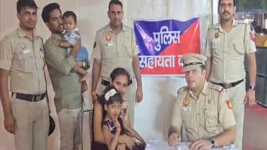 Lost in mela, Delhi Police help reunite 5-year-old girl with family