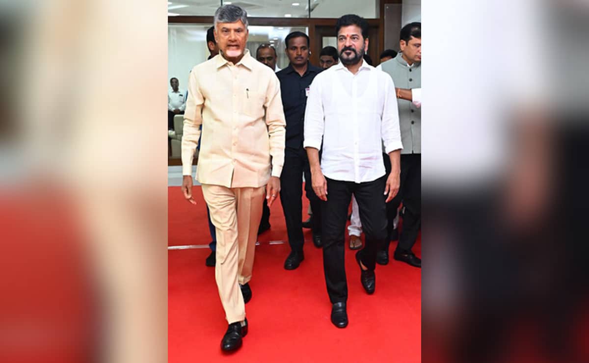 Andhra Pradesh, Telangana CMs express shock over bus blaze that killed 11