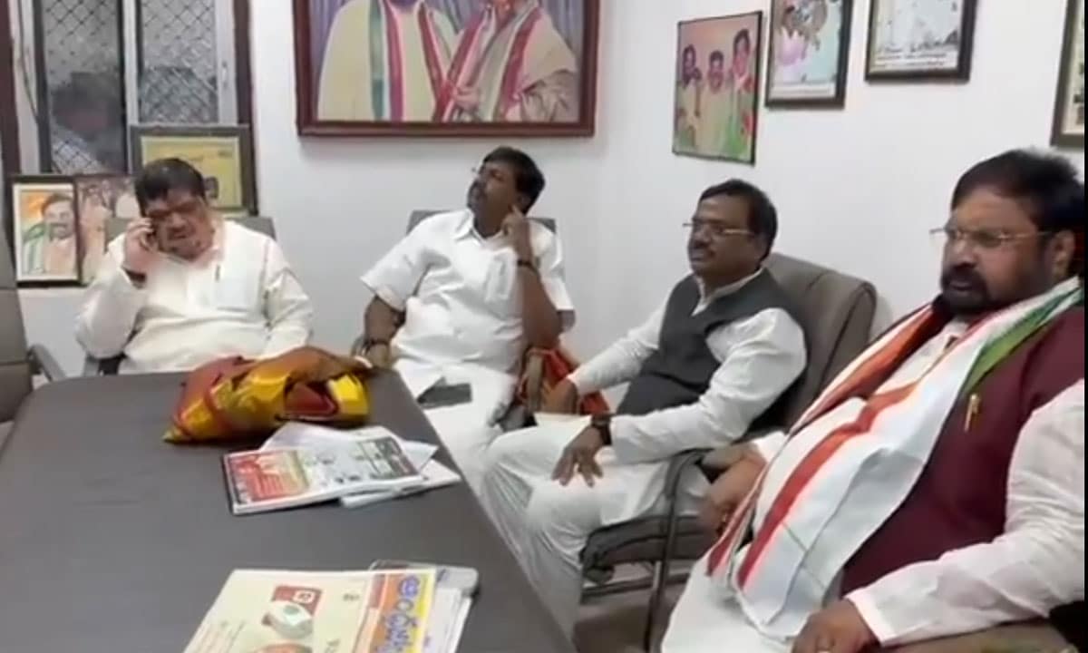 Congress Leaders Rush to Pacify Anjan Kumar Yadav After Jubilee Hills Ticket Denial