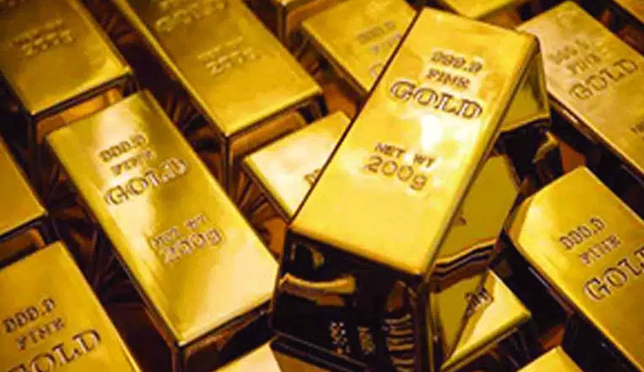 Gold prices hit historic highs globally, Indian rates touch Rs 1.22 lakh on MCX