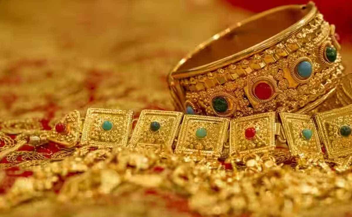 Gold prices touch new high on Dhanteras amid strong festive demand