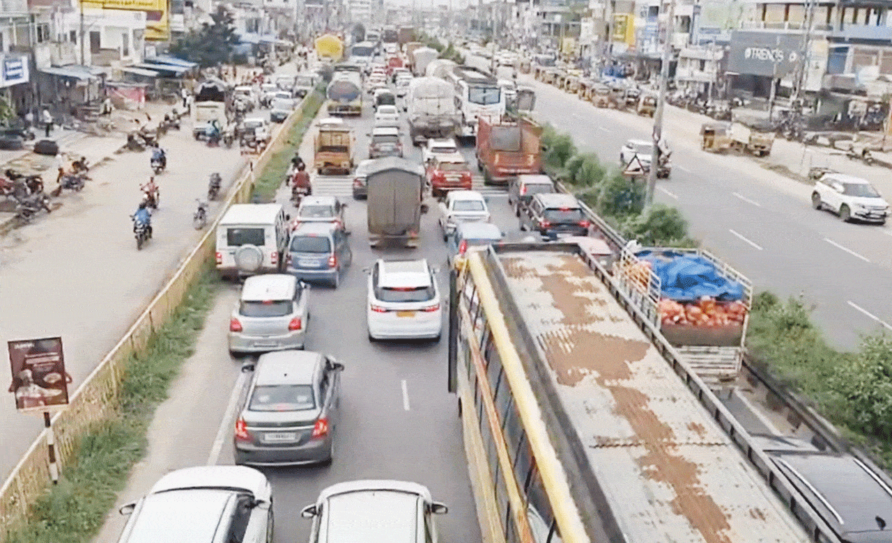 Hyderabad–Vijayawada Highway Chokes With Massive Traffic Jam as Dasara Holidays End
