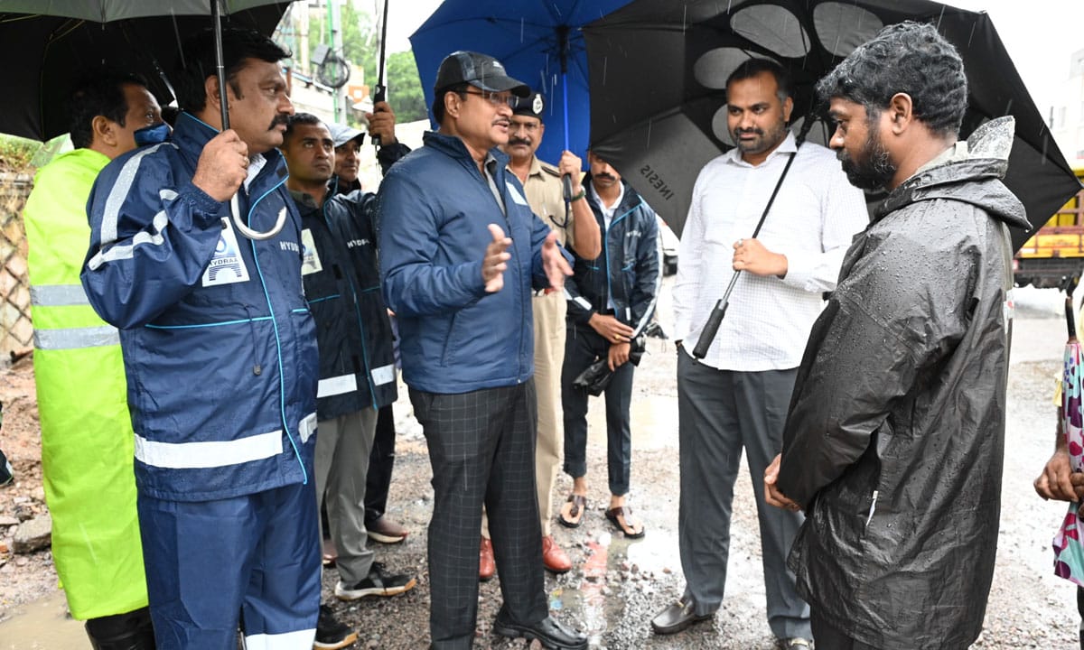 Hyderabad Weather Update: Commissioners of HYDRAA and GHMC Review Flooded Roads, Order Completion of Pending Works