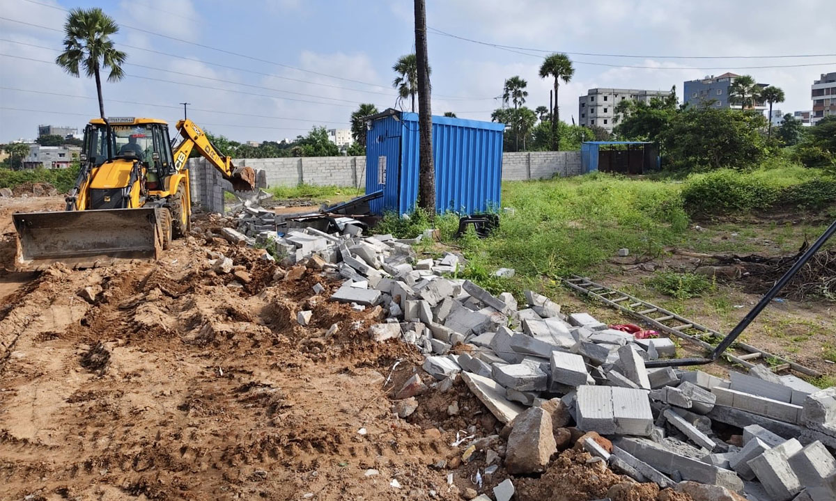 HYDRAA Clears 19,878 Sq. Yards of Encroachments in Rajendranagar, Recovers Land Worth ₹139 Crore