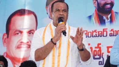 Komatireddy Assures Farmers of Complete Paddy and Cotton Procurement Despite Rains