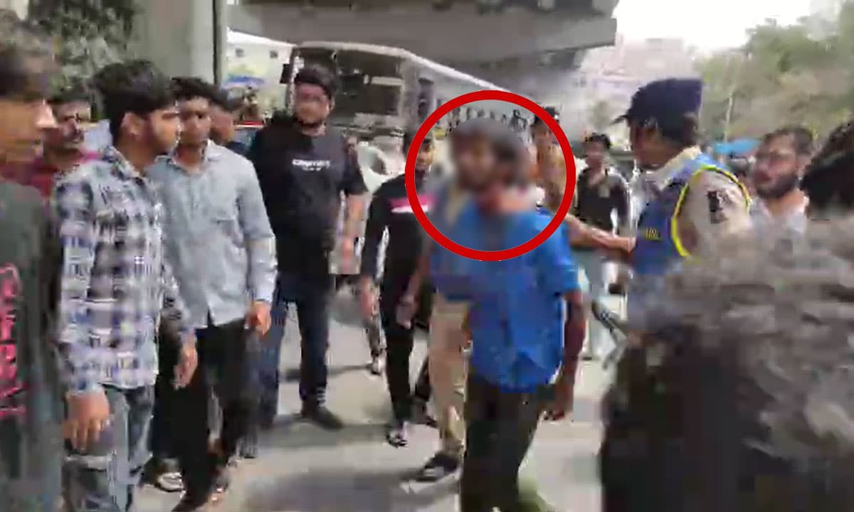 Man Injures Himself with Blade on Shaikpet Main Road, Causes Panic