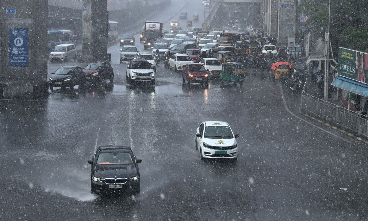 Hyderabad Rain: Morning Showers Throw City Traffic into Chaos, Commuters Struggle