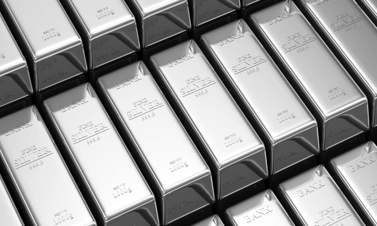 Silver Market Turns Volatile: Futures Hit Record High as ETFs Slide Up to 8%