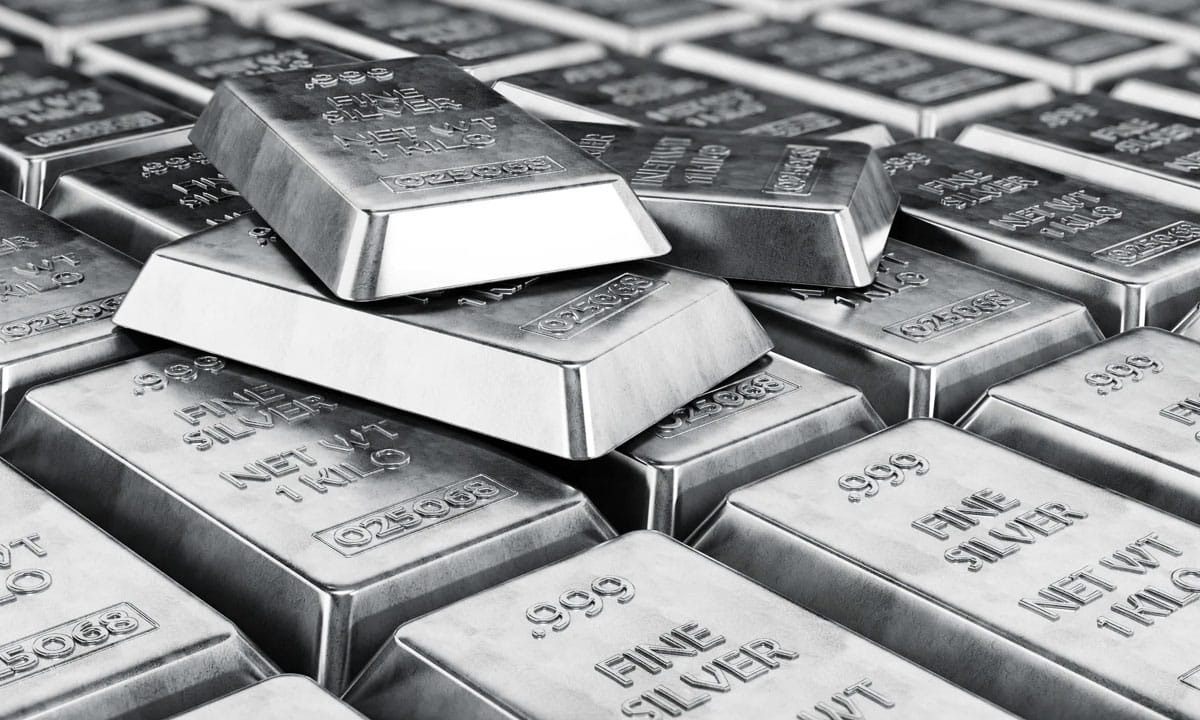Silver Shines Bright in 2025, Outperforming Gold as the Year’s Top Investment Choice
