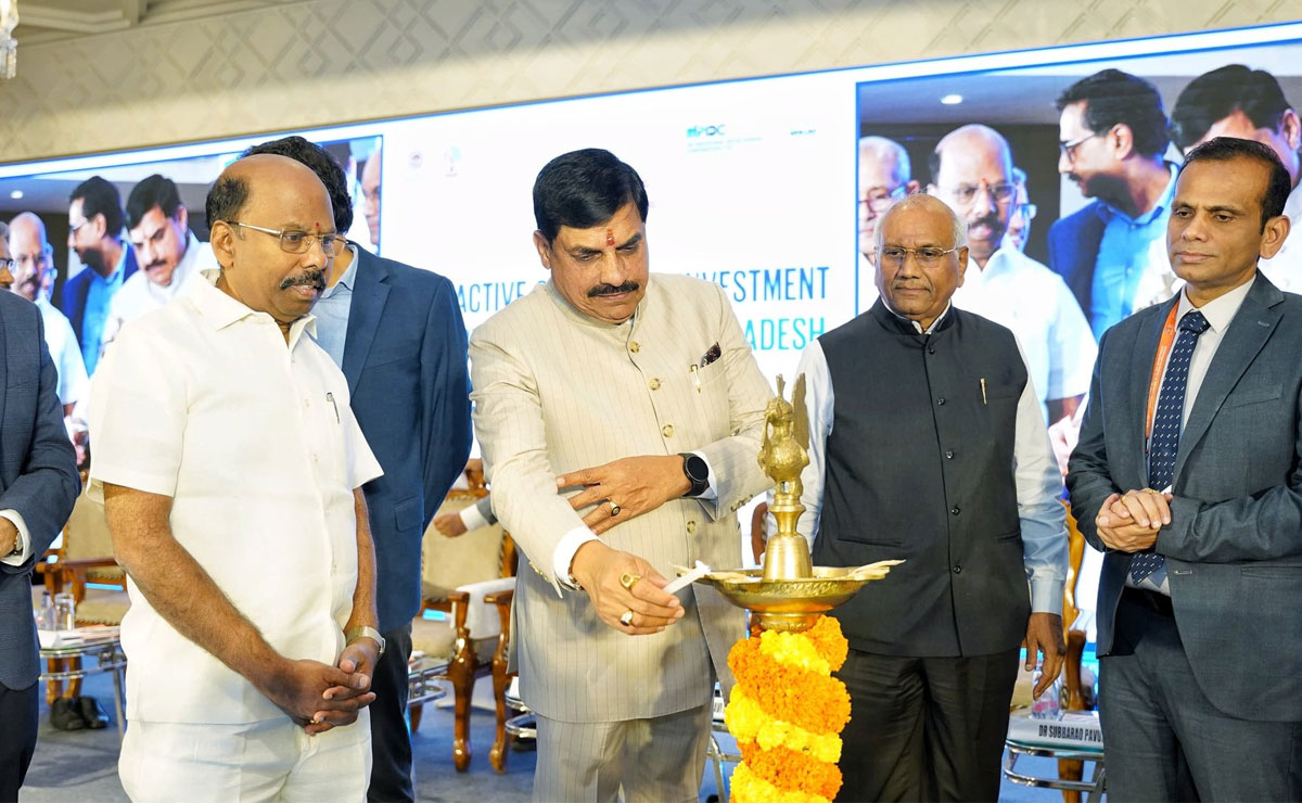 MP receives investment proposal worth Rs 36,600 during Hyderabad's business meet