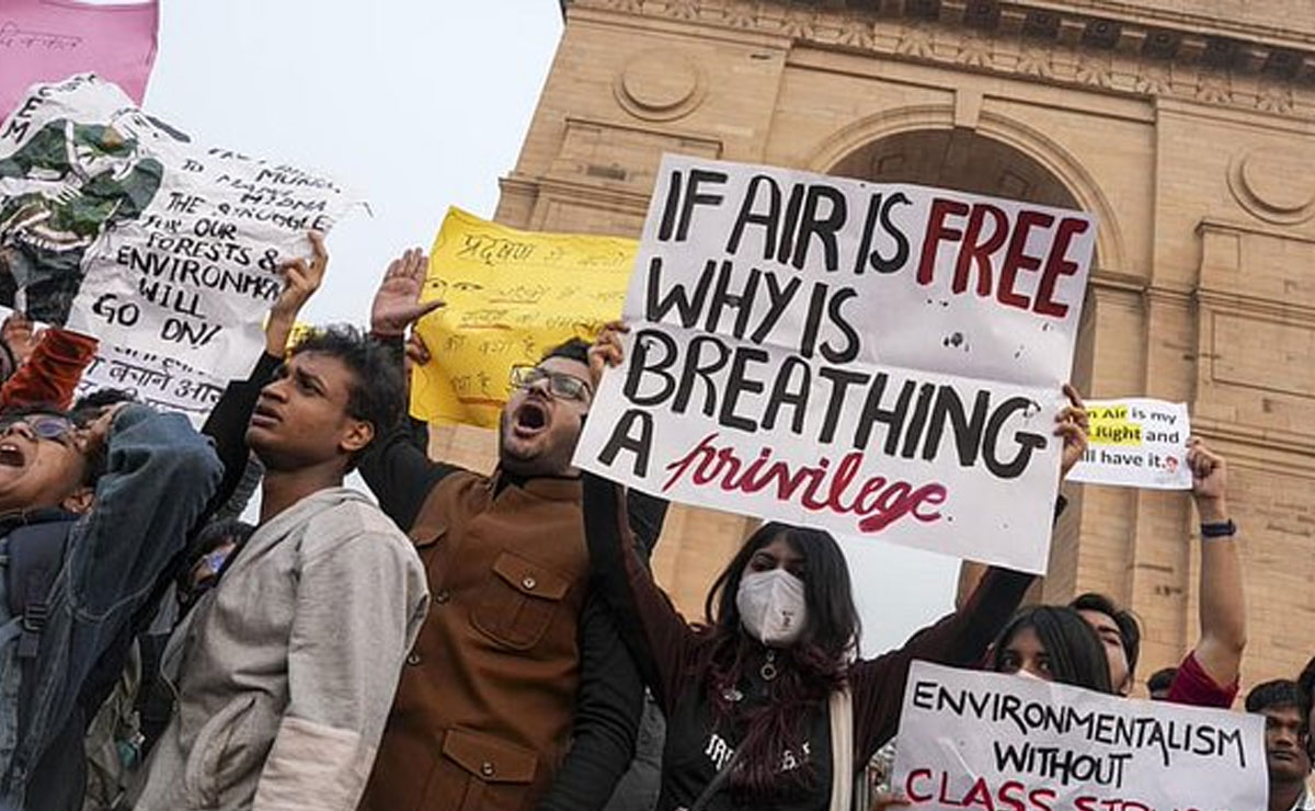 Police detain 15 people during Delhi pollution protest; officials say youth 'pepper sprayed' cops