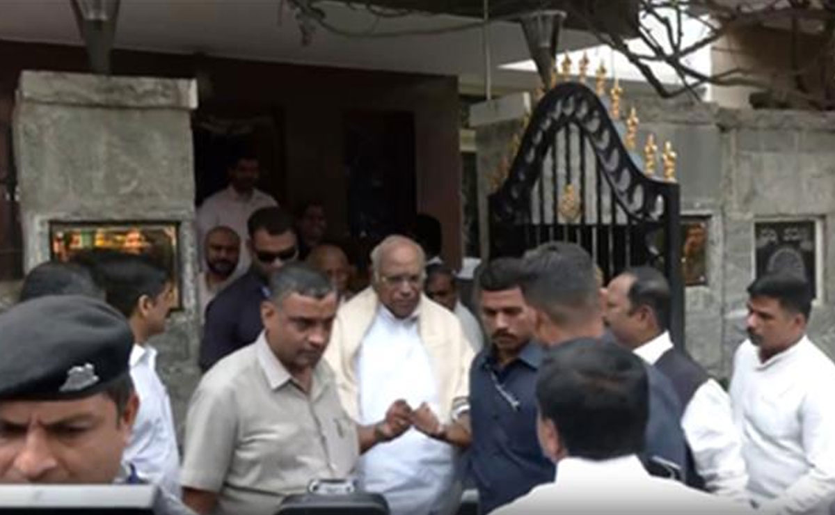 Kharge summons top Karnataka leaders to Delhi to resolve leadership tussle