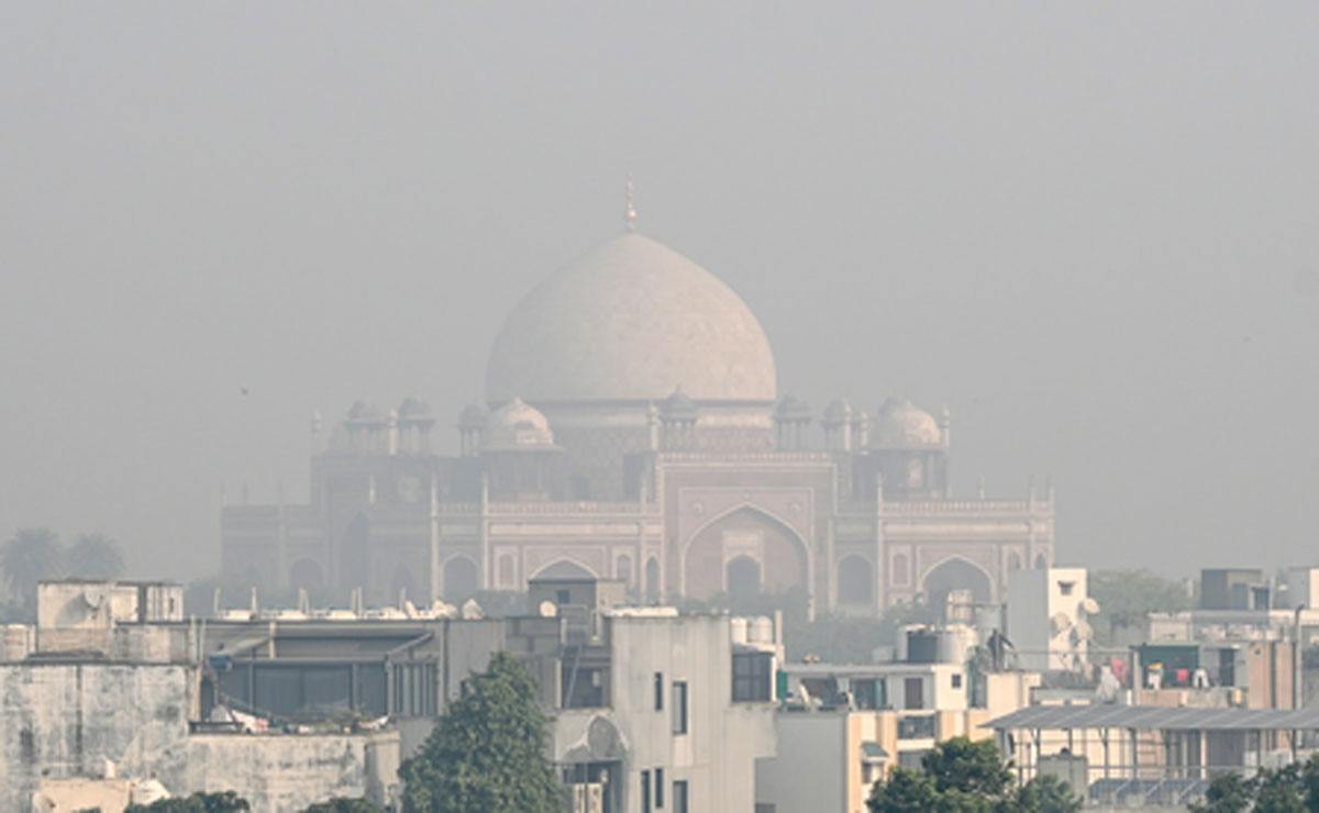 Delhi’s air quality deteriorates again, AQI climbs to 385 as cold wave deepens pollution crisis