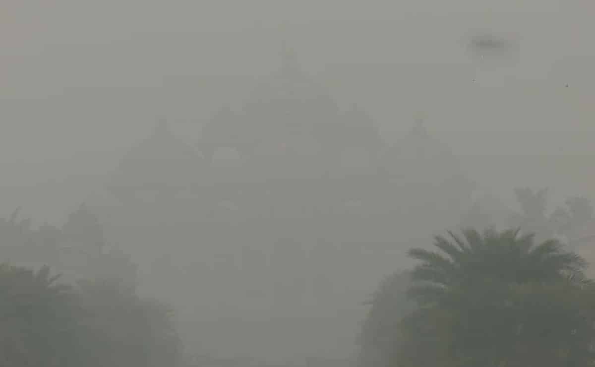 Air quality crosses 400 in several areas as haze envelops Delhi-NCR