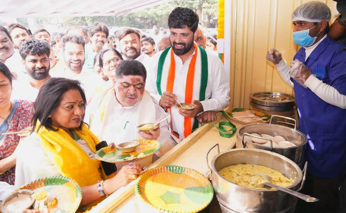 Indiramma canteen opens at Bagh Lingampalli to offer meals at Rs 5