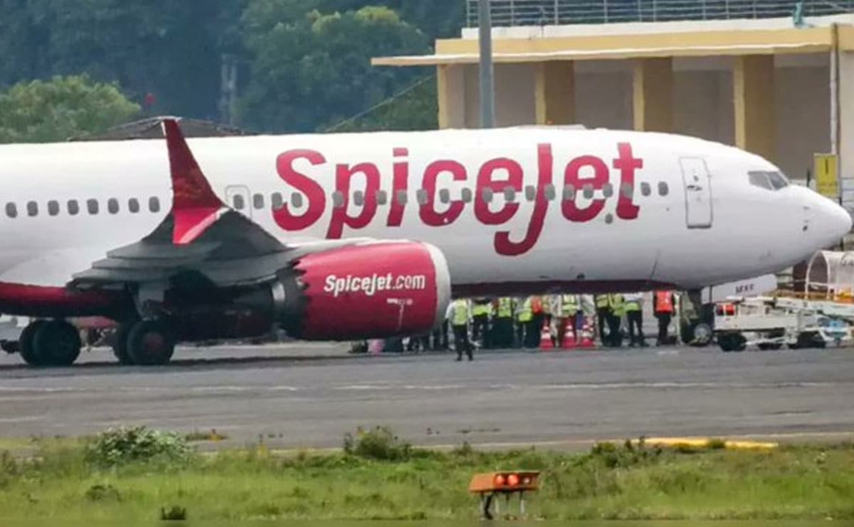 All passengers safe, says SpiceJet after flight makes emergency landing