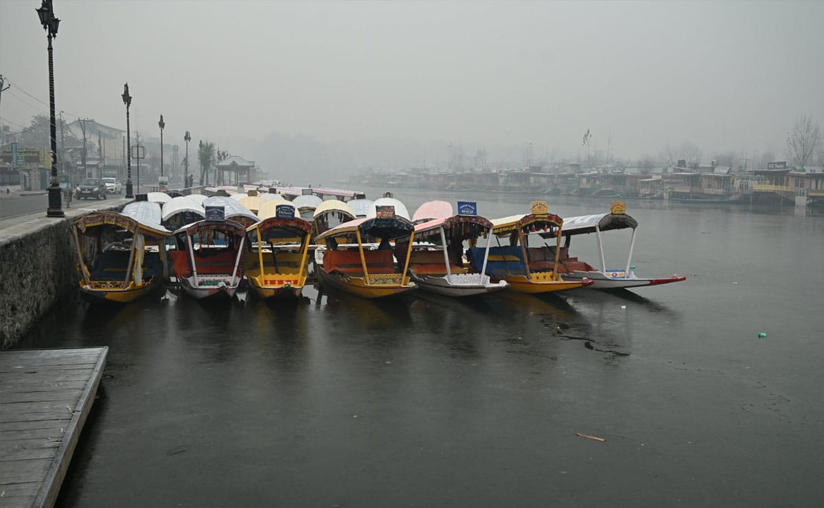 Minimum temperature drops below freezing point in J&K's Srinagar