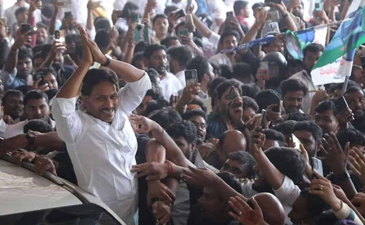 Former AP CM Jagan appears before CBI spl court in Hyderabad in long pending DA case
