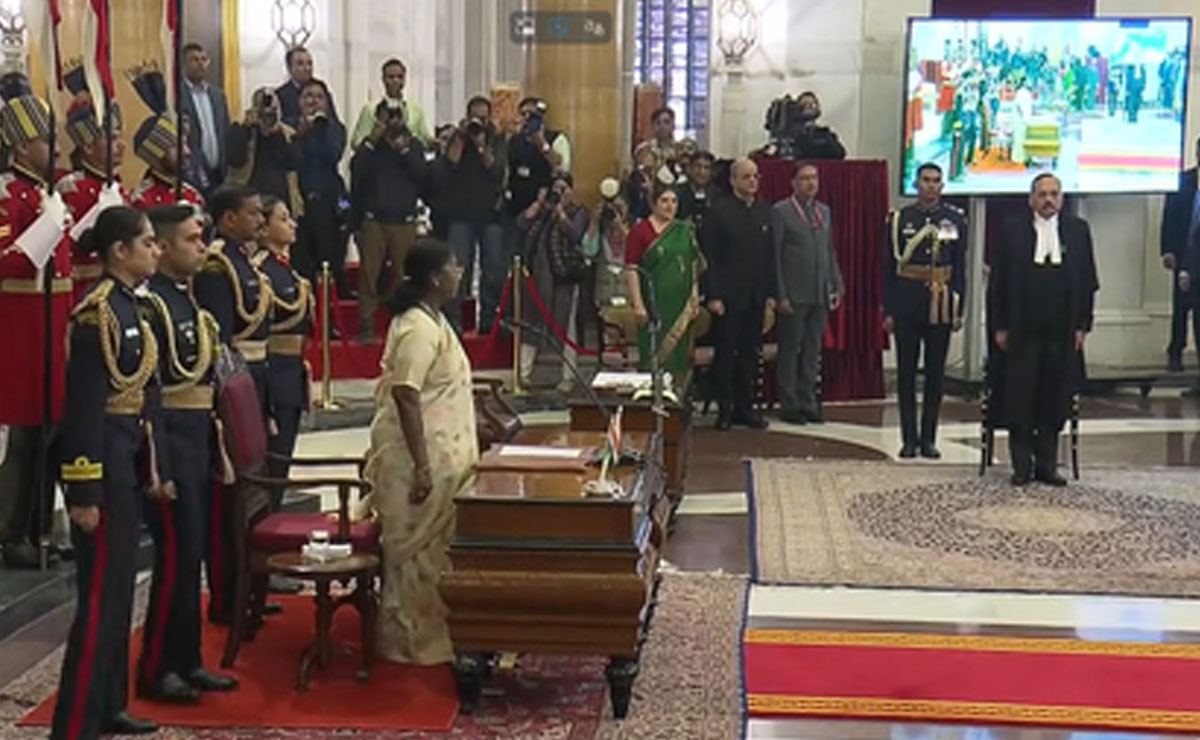 President Murmu administers oath of office to CJI Surya Kant