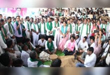 KTR meets cotton farmers, flays Centre, Telangana govt for 'ignoring' their pleas