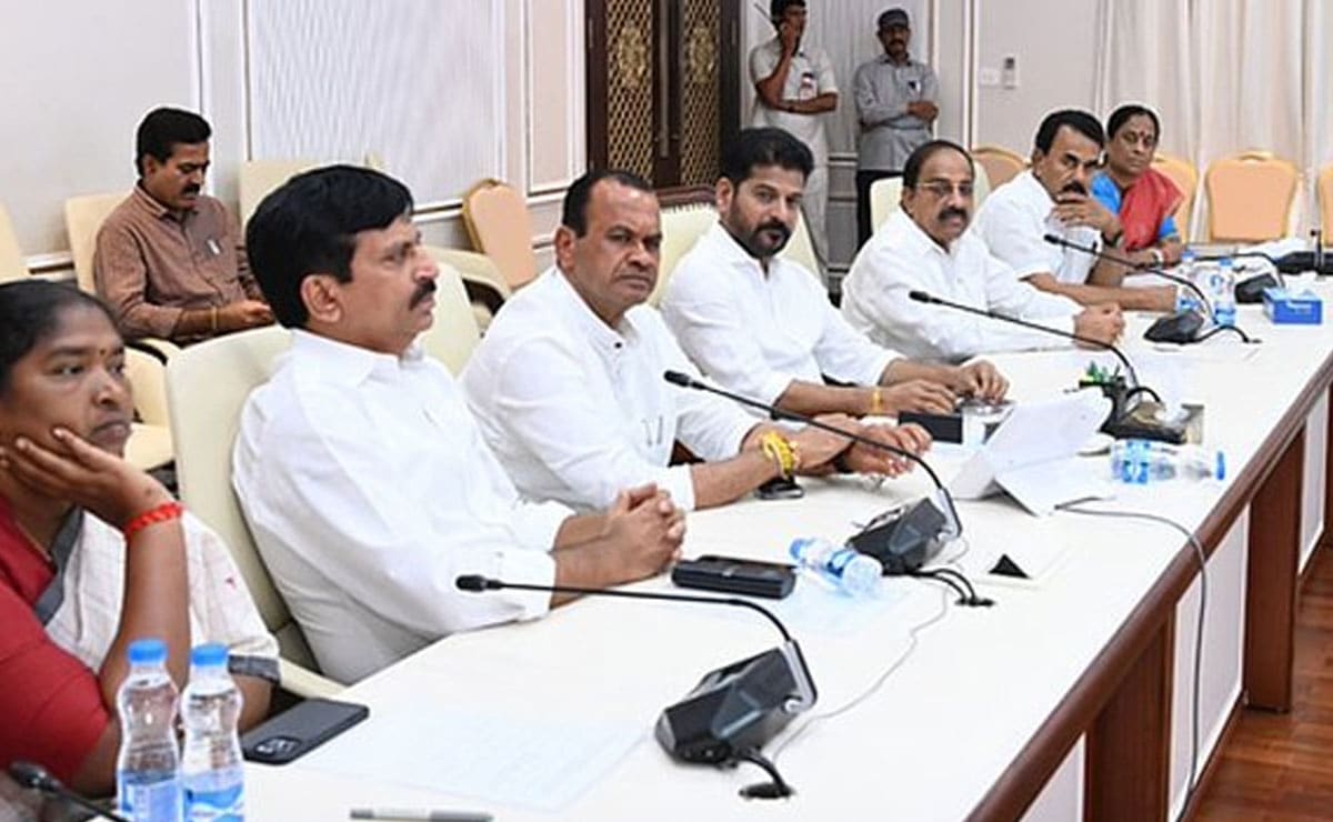 Telangana govt decides to conduct polls to Gram Panchayats, defers decision on other local bodies