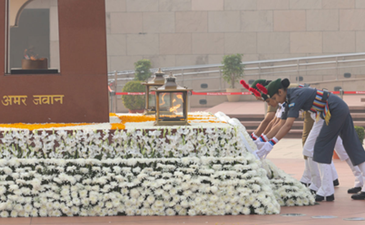 Defense Secy hails NCC for preparing youth for national service