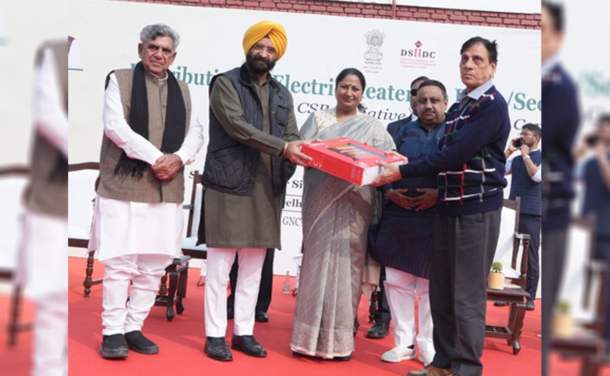 Air pollution: Delhi CM launches drive to distribute 10,000 heaters to RWA watchmen