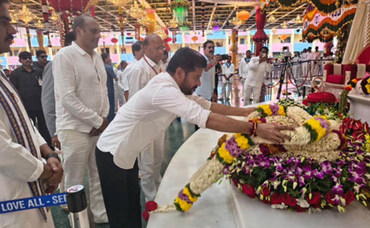 Sathya Sai Baba competed with governments in welfare activity, says Telangana CM