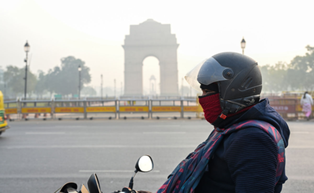 Delhi chokes under rising pollution as AQI nears 400 across NCR